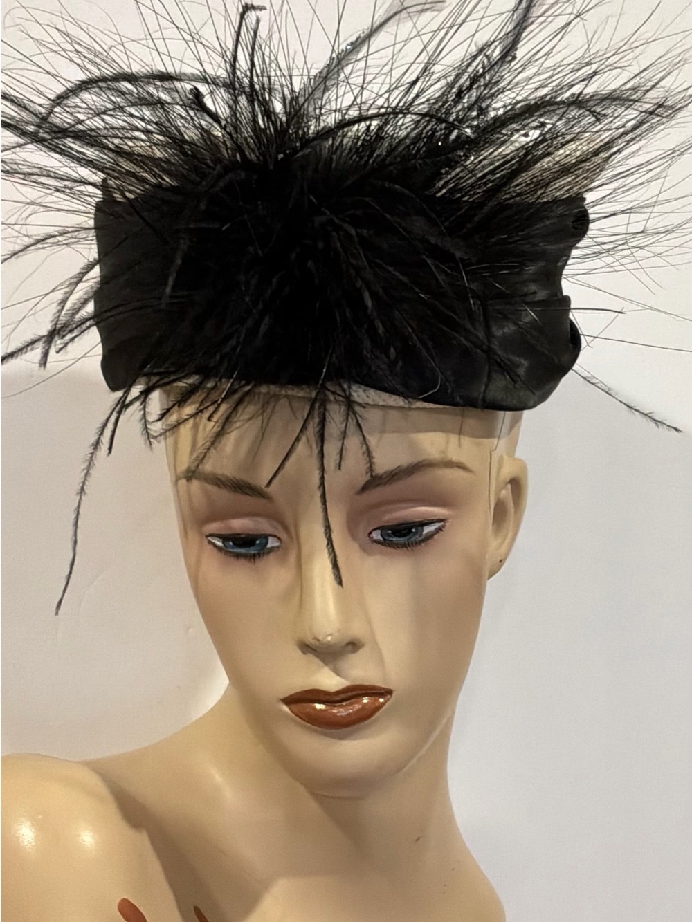 Vintage..CHARLES..Feathered Cocktail Pillbox Hat